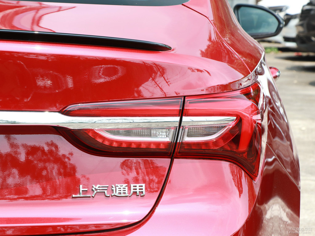 瑪瑙紅威朗車尾外觀圖片