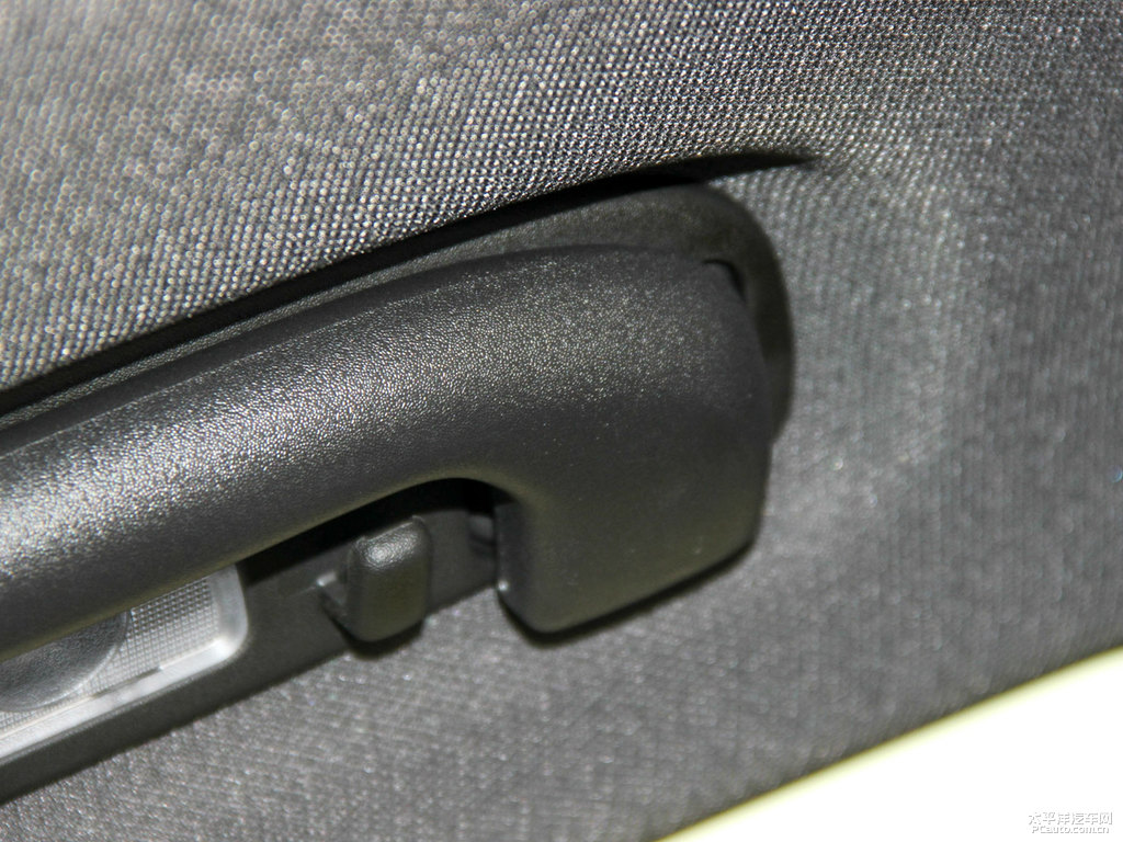 日蝕藍(lán)昂科旗車廂內(nèi)飾圖片