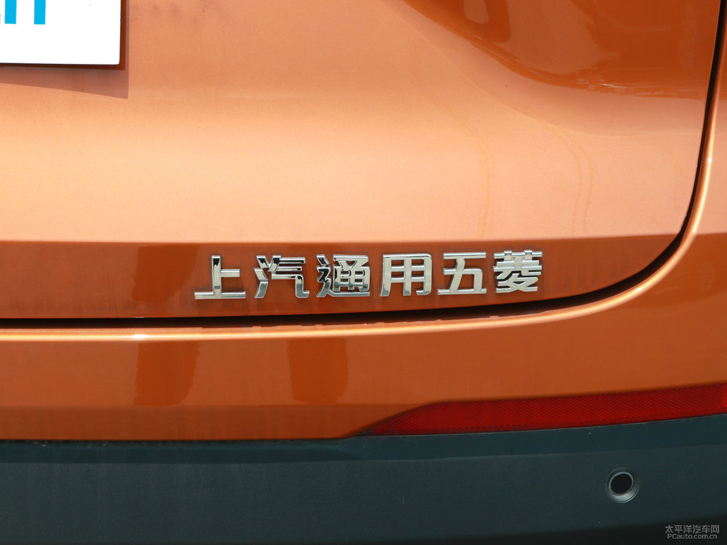 閃晶橙寶駿510車尾外觀圖片