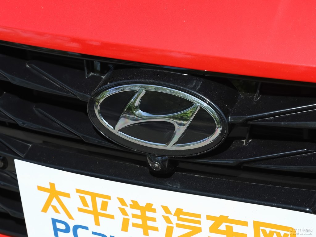 烈焰紅索納塔車頭外觀圖片