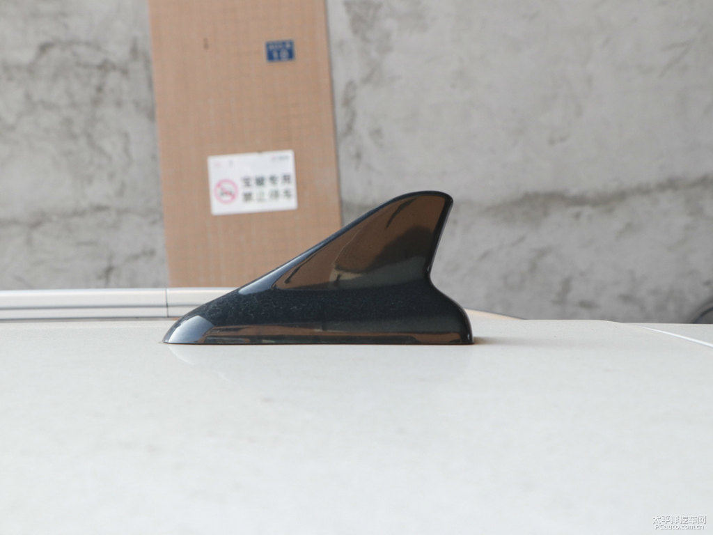 糖果白寶駿510車身外觀圖片