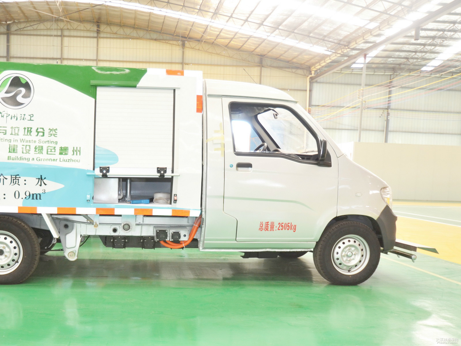 延龍純電動環(huán)衛(wèi)車外觀高清大圖