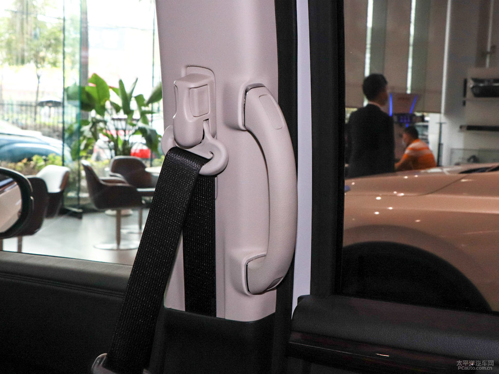 星月白奧德賽車廂內(nèi)飾圖片