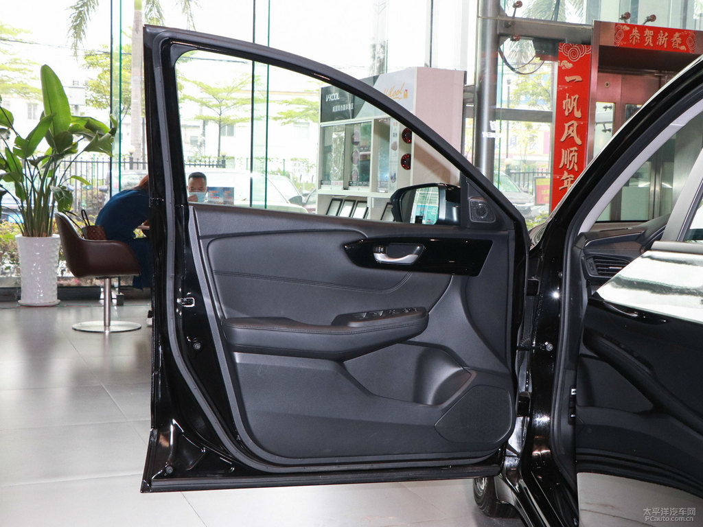 奧夫特黑凌派車廂內(nèi)飾圖片