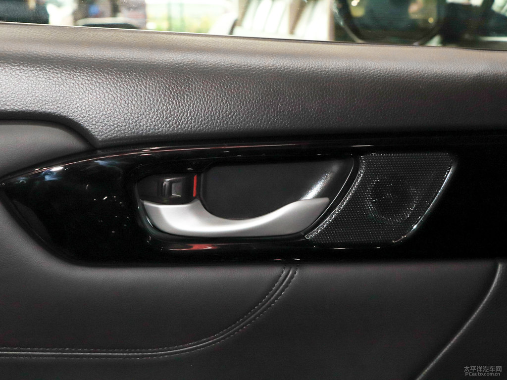 奧夫特黑凌派車廂內(nèi)飾圖片
