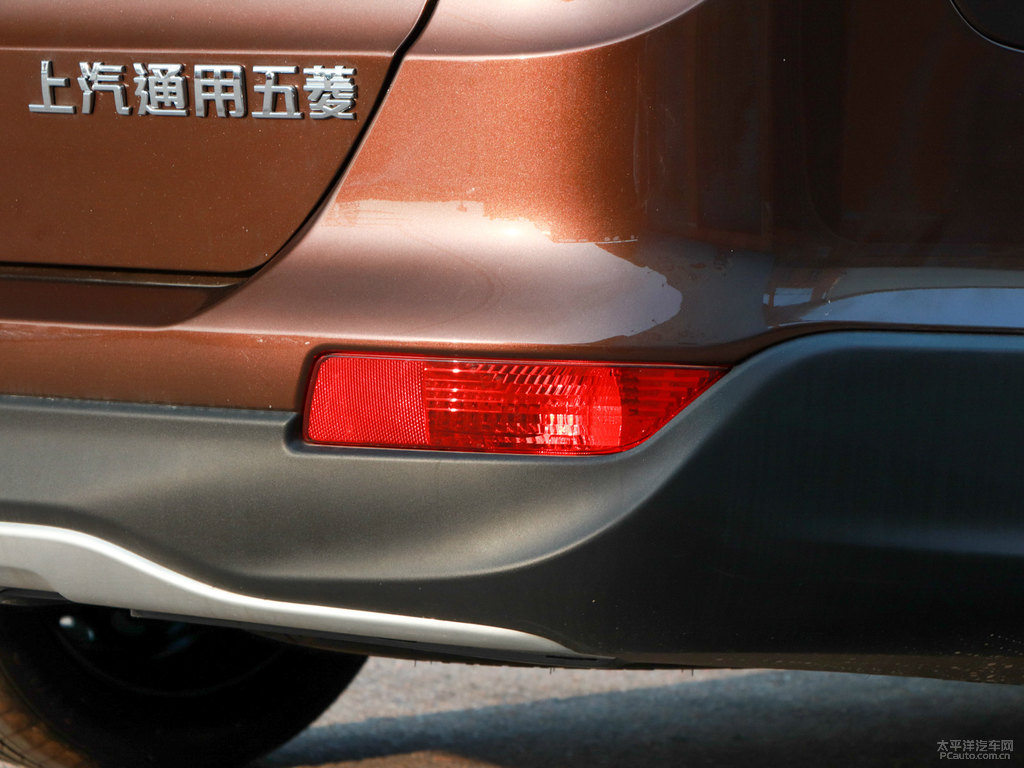 大地棕寶駿730車尾外觀圖片