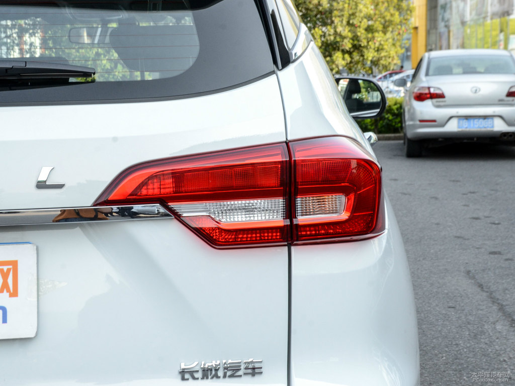 簡約白哈弗M6車尾外觀圖片