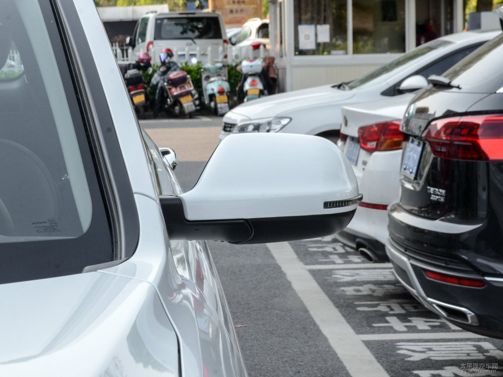 簡約白哈弗M6車身外觀圖片