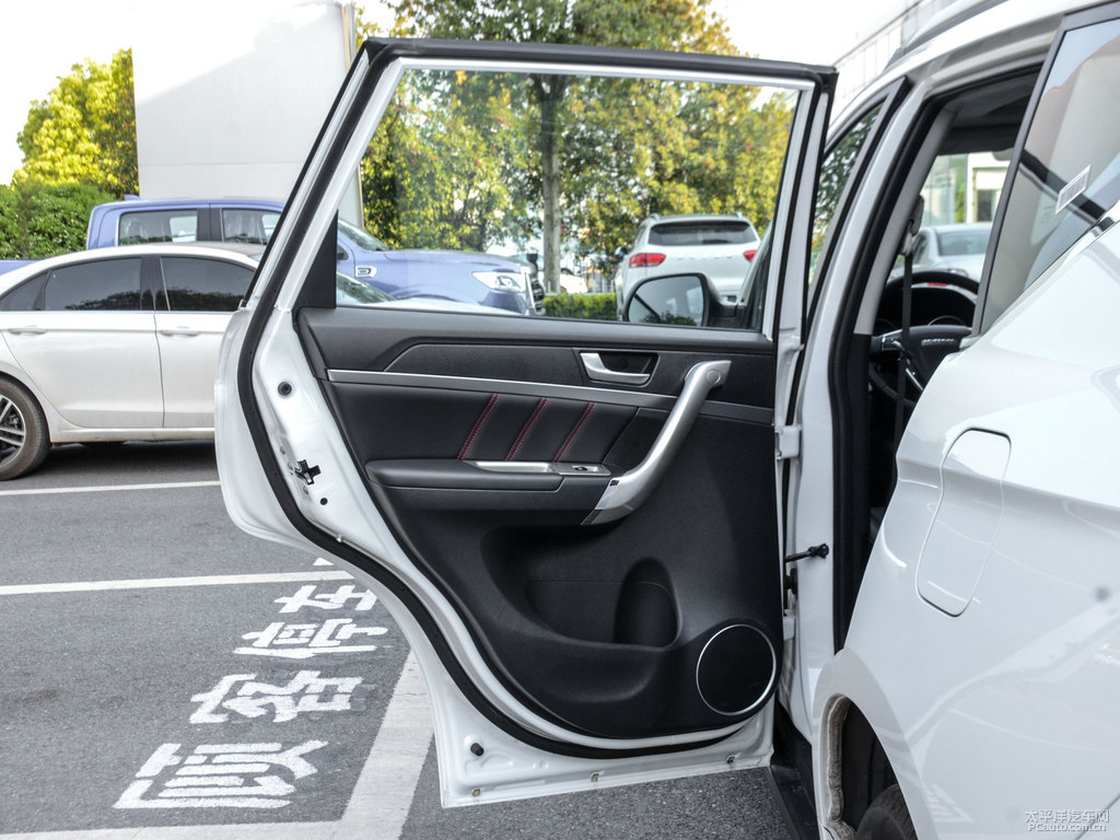 簡約白哈弗M6車廂內(nèi)飾圖片