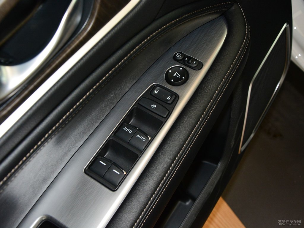 星月白冠道車廂內(nèi)飾圖片