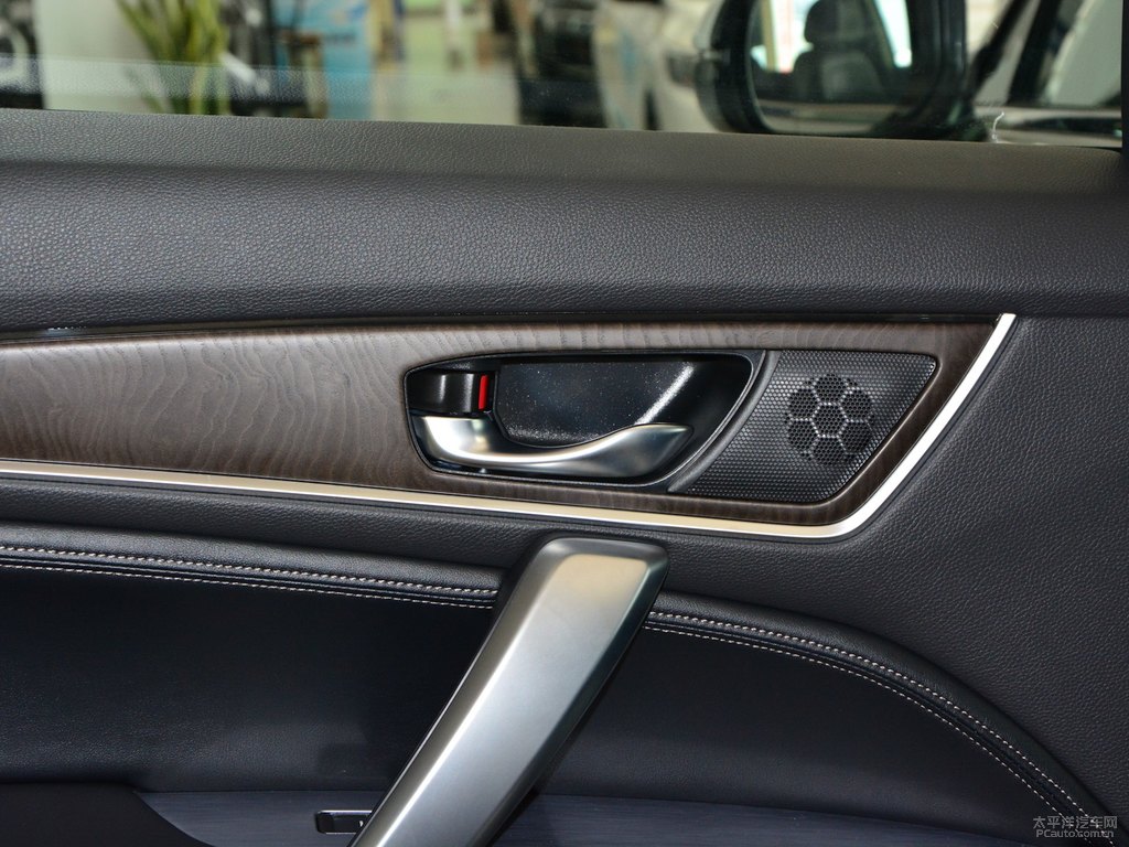 星月白冠道車廂內(nèi)飾圖片