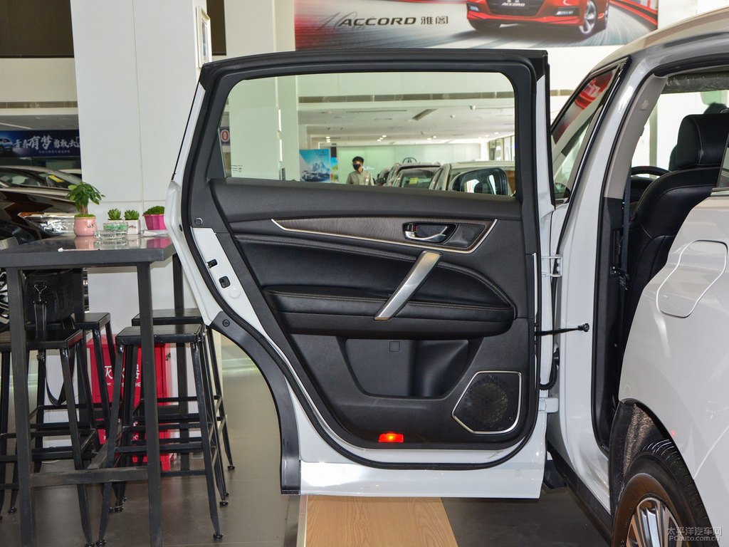 星月白冠道車廂內(nèi)飾圖片