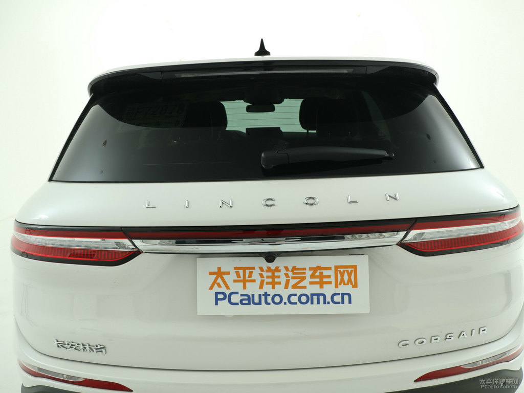 鉑鉆白冒險(xiǎn)家車尾外觀圖片