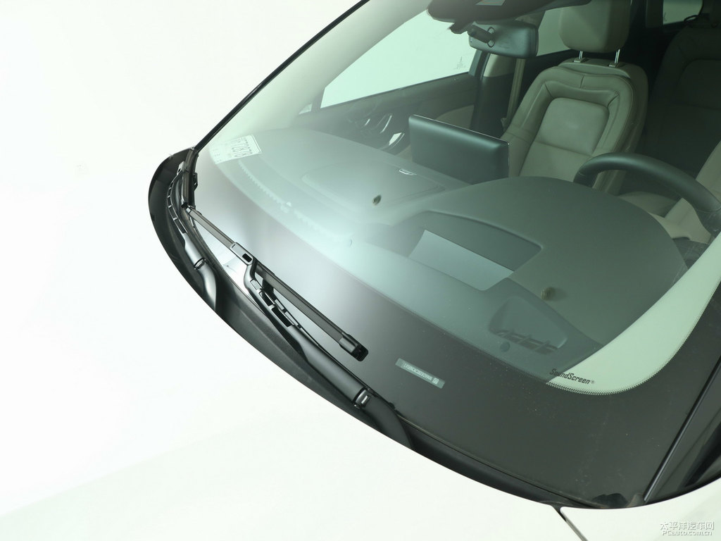 鉑鉆白冒險(xiǎn)家車身外觀圖片