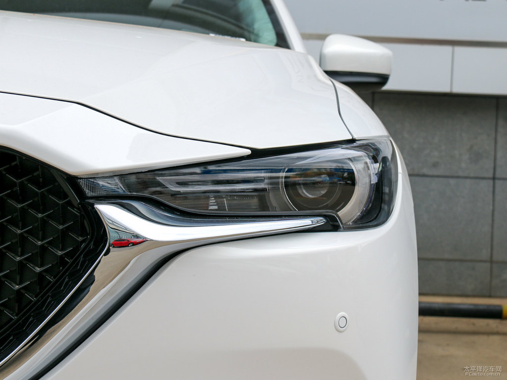 珠光白馬自達(dá)CX-5車頭外觀圖片