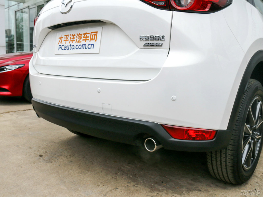 珠光白馬自達(dá)CX-5車尾外觀圖片