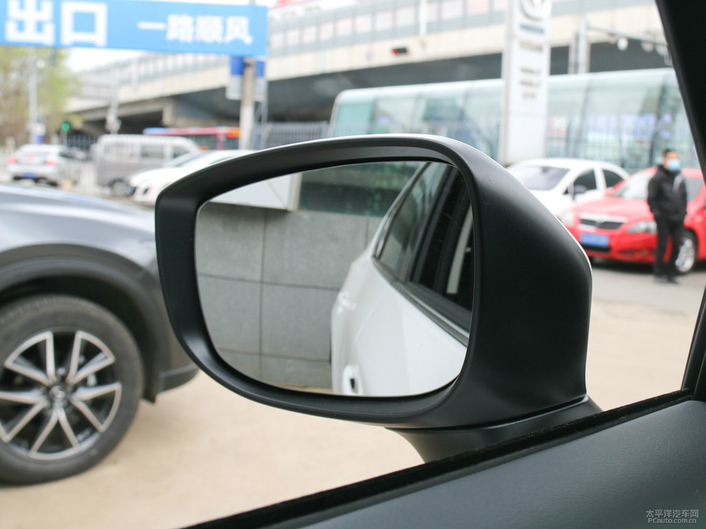 珠光白馬自達(dá)CX-5車身外觀圖片