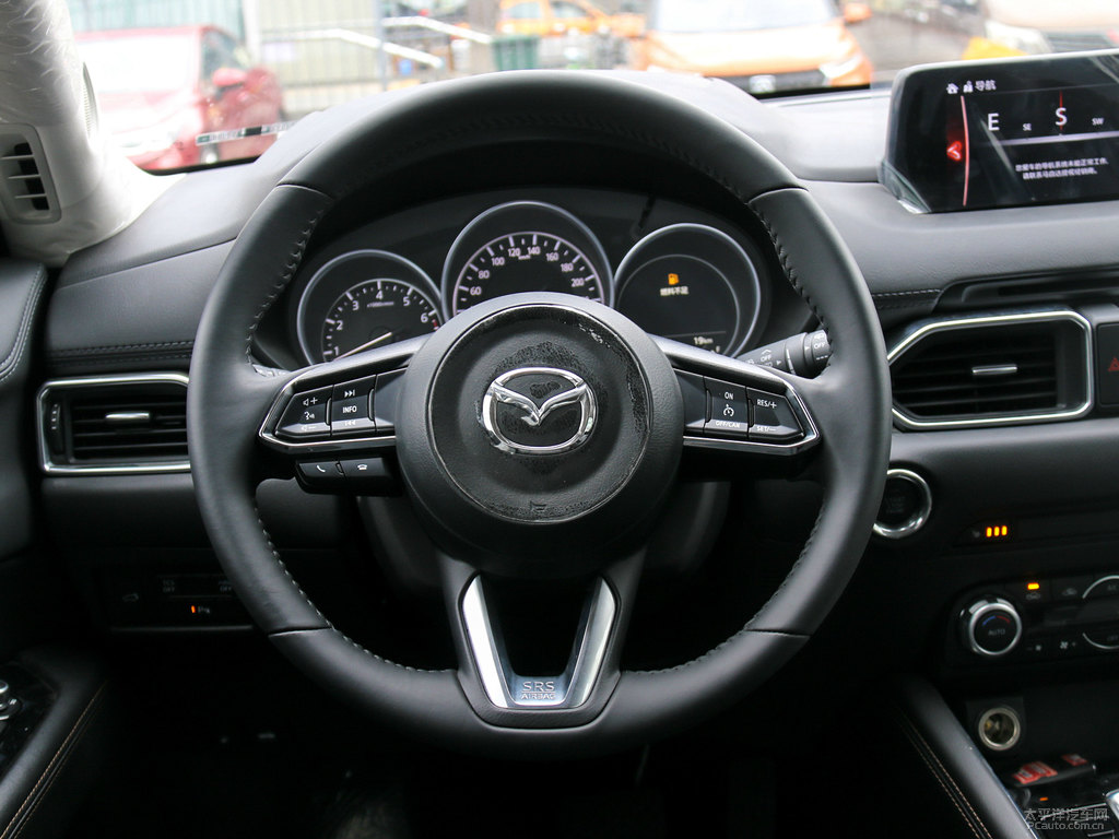 珠光白馬自達(dá)CX-5中控內(nèi)飾圖片