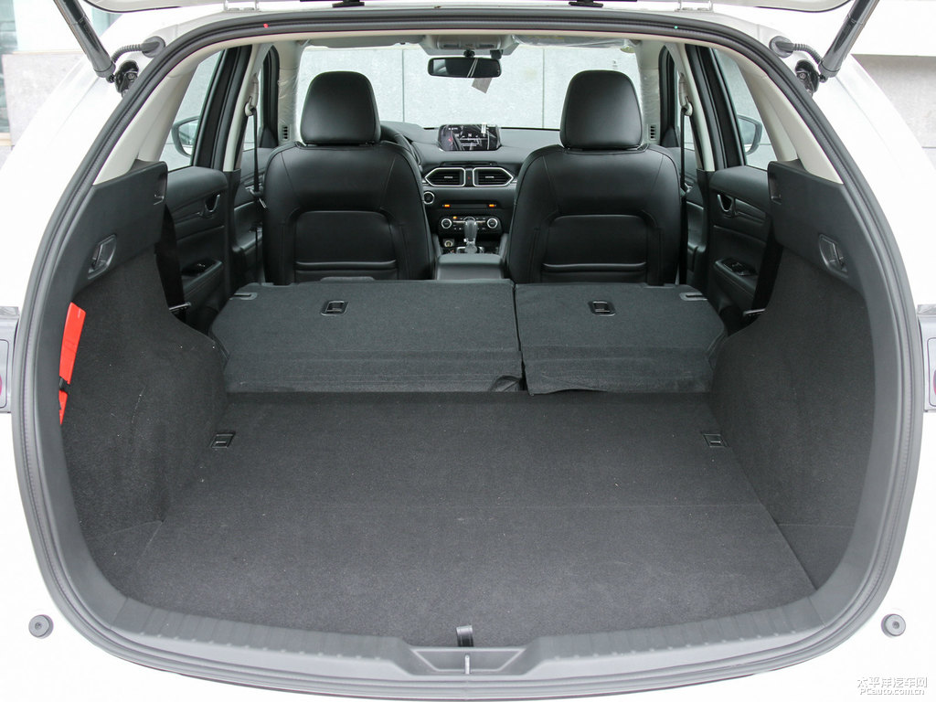 珠光白馬自達CX-5后備廂空間圖片