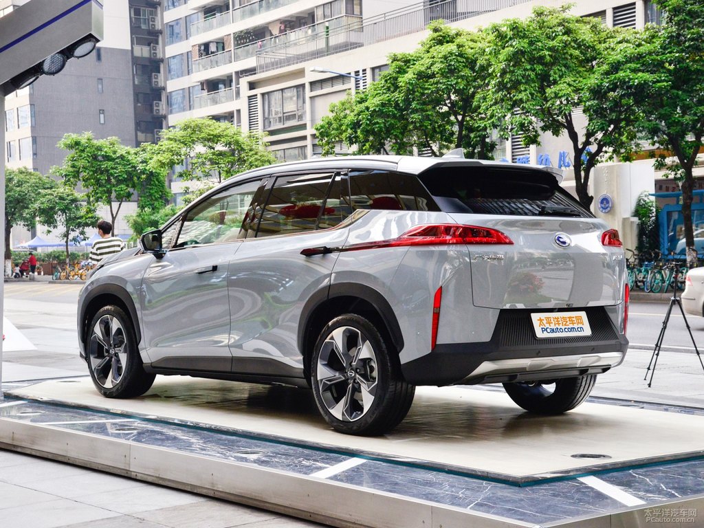 素雅灰AION V整車外觀外觀圖片