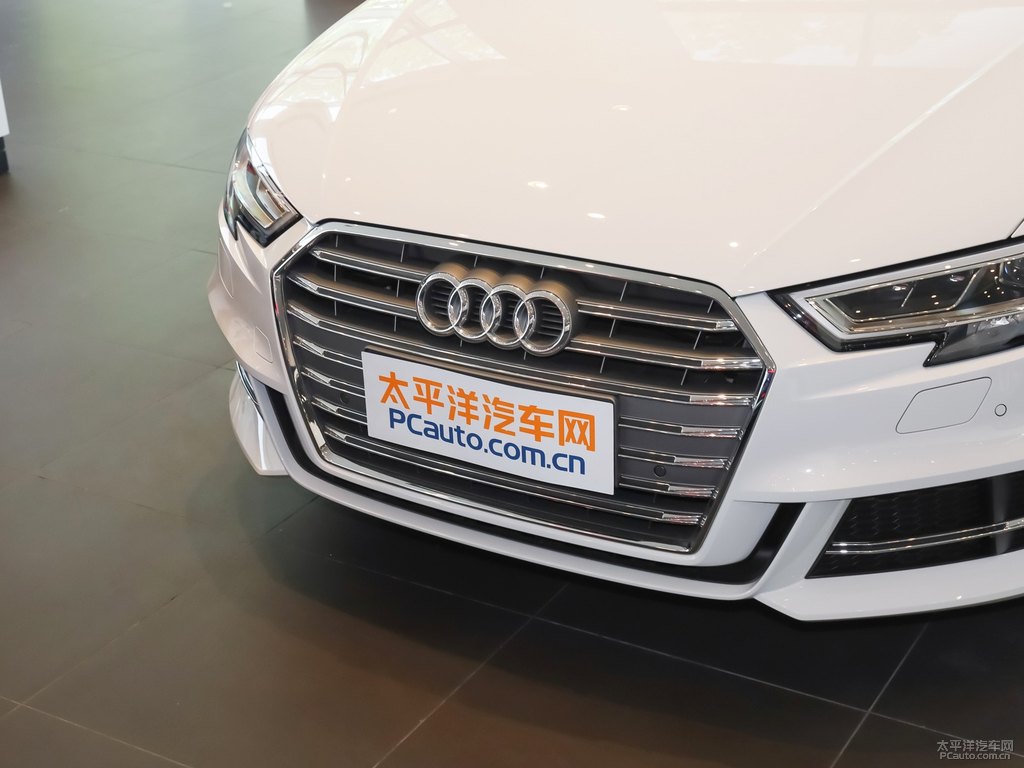 冰川白奧迪A3車頭外觀圖片