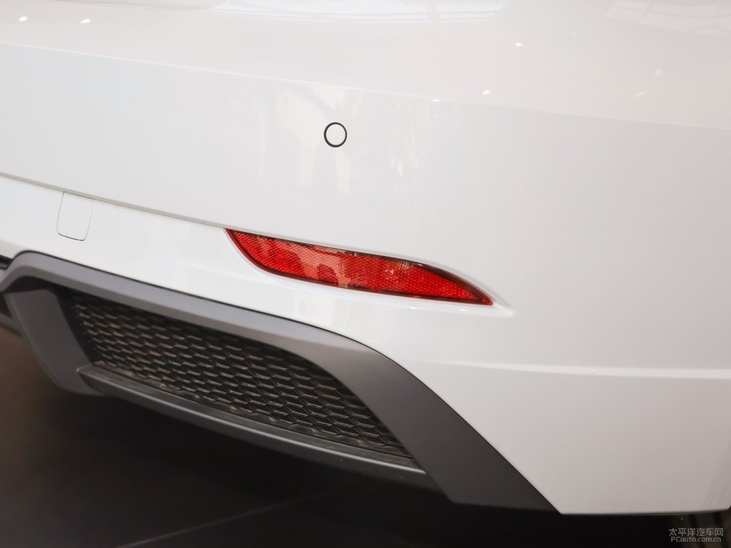 冰川白奧迪A3車尾外觀圖片