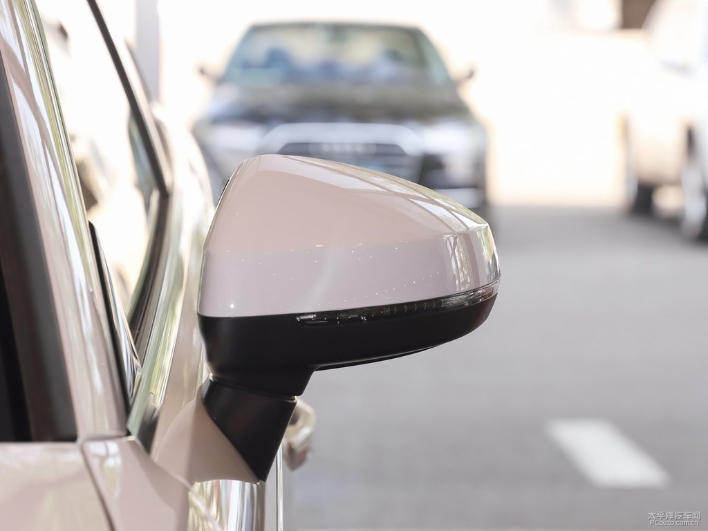 冰川白奧迪A3車身外觀圖片