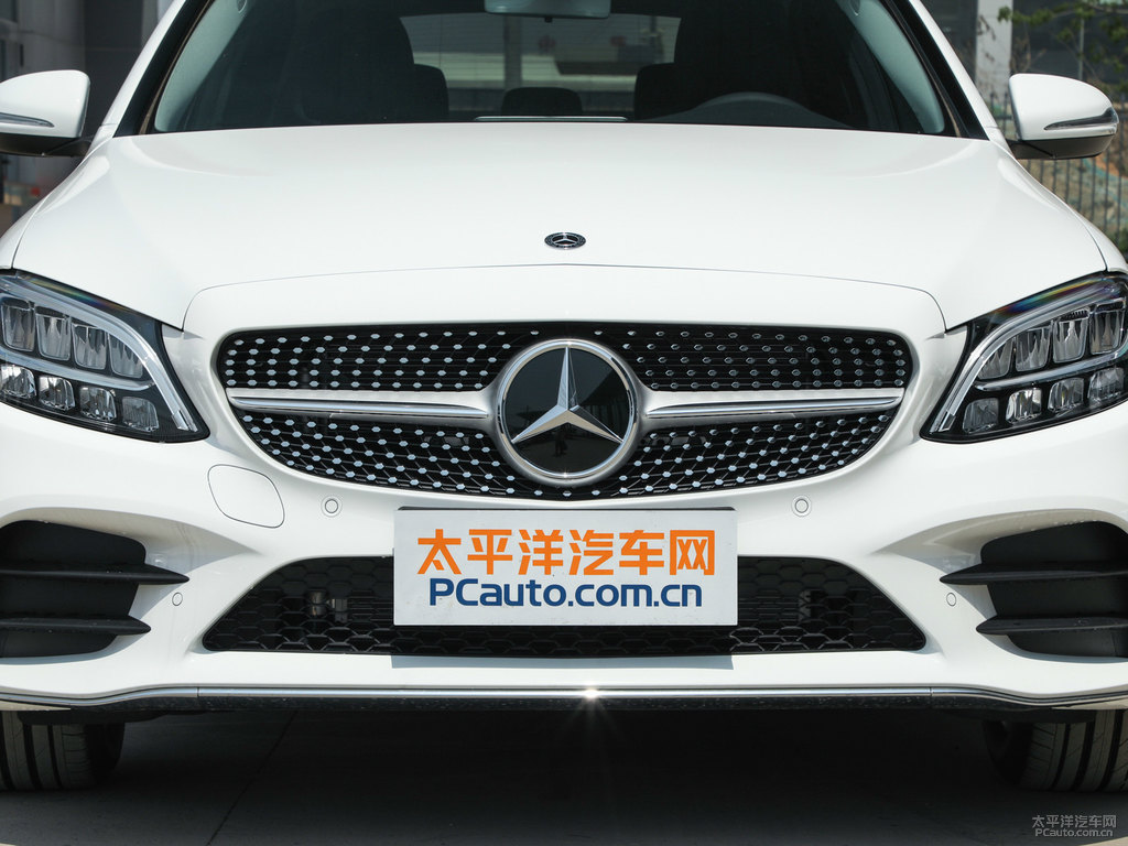 北極白奔馳C級(jí)車頭外觀圖片