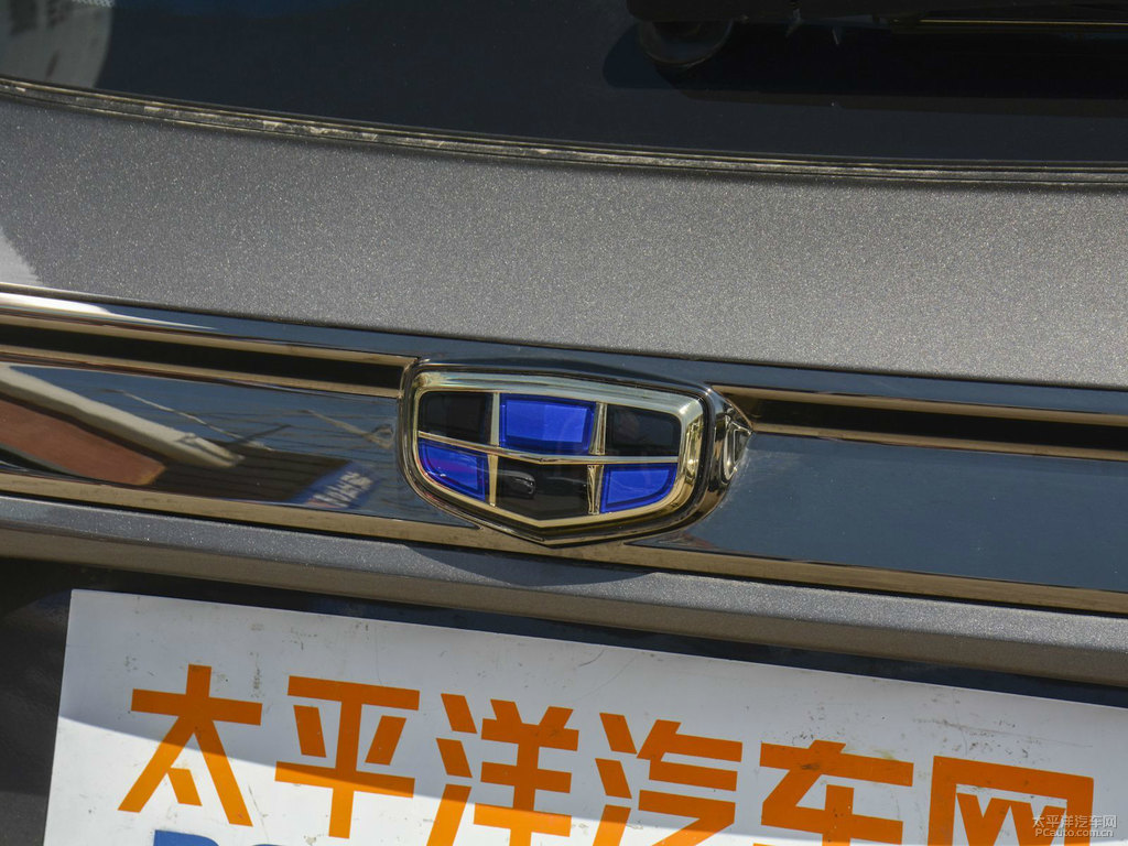 鈦晶灰博越車尾外觀圖片