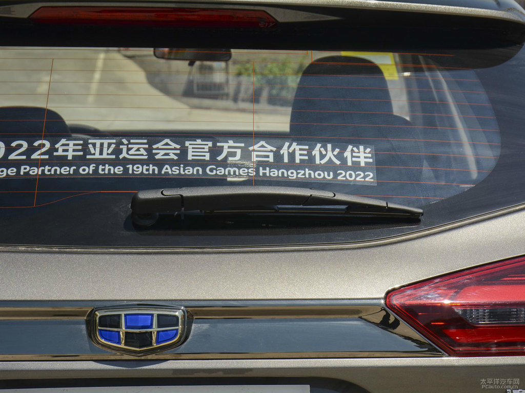 鈦晶灰博越車尾外觀圖片