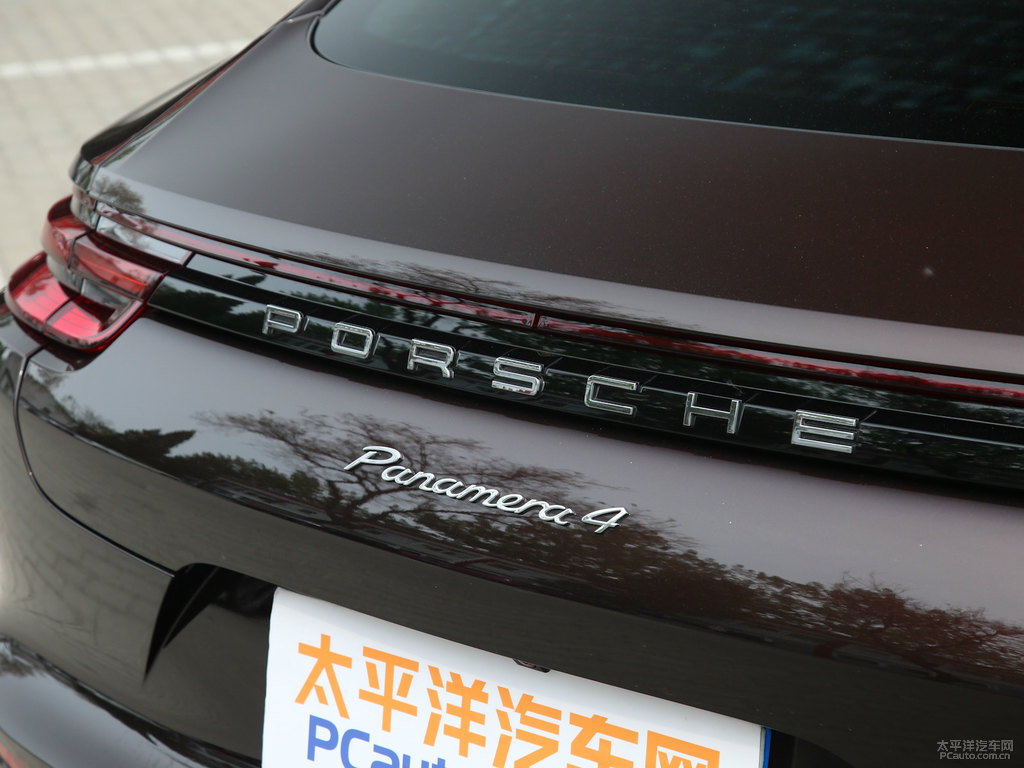 咖啡棕Panamera車尾外觀圖片