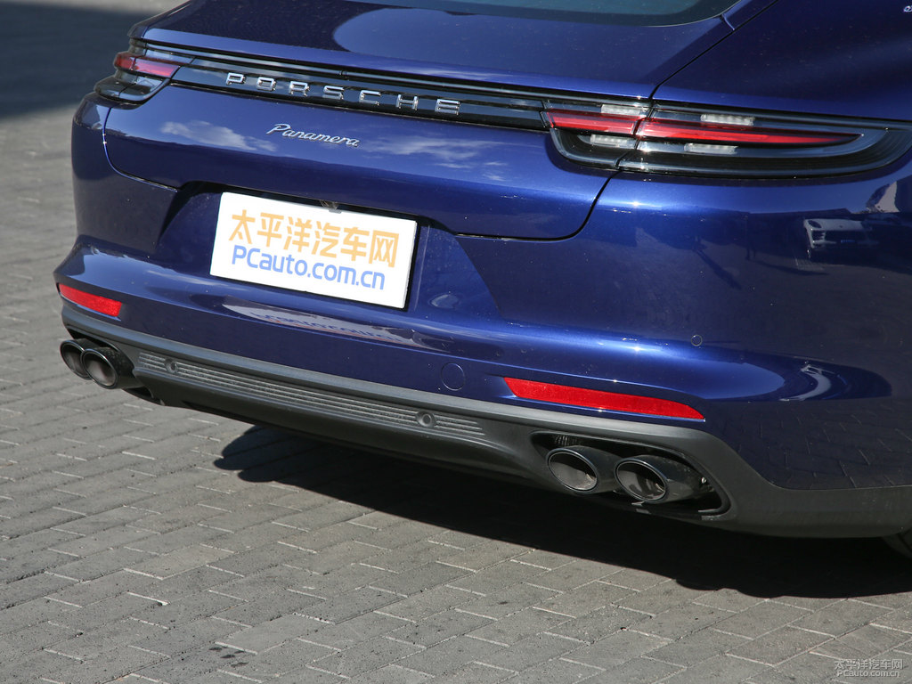 藍(lán)寶石Panamera車尾外觀圖片