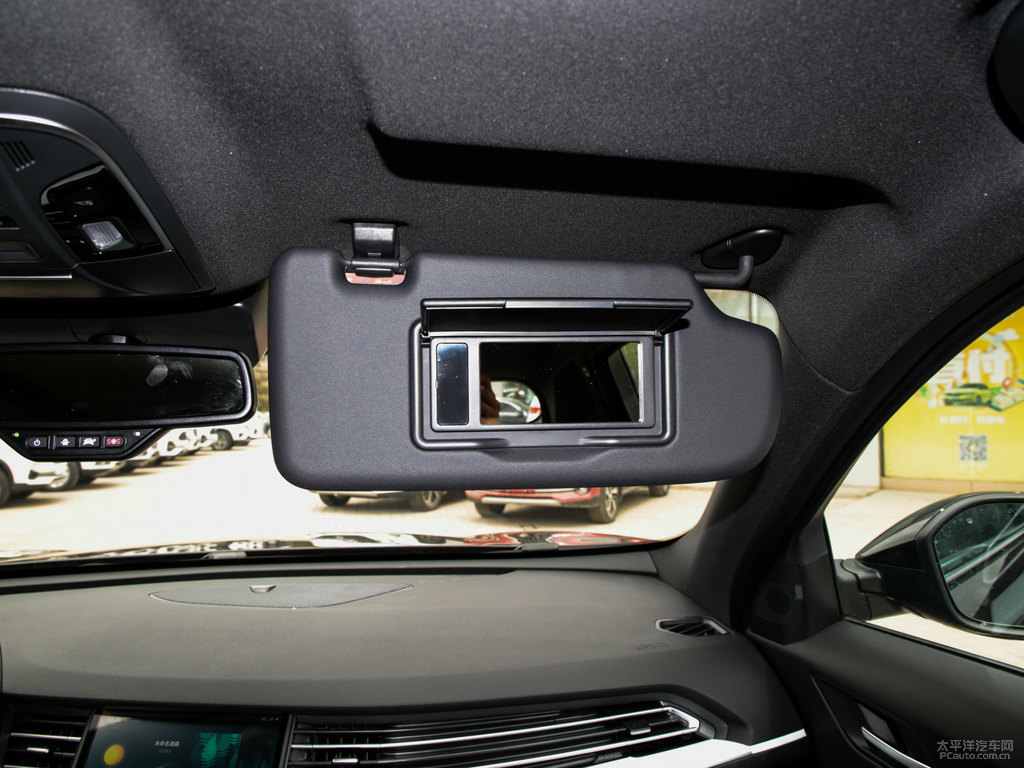 炫晶黑哈弗H6車廂內(nèi)飾圖片