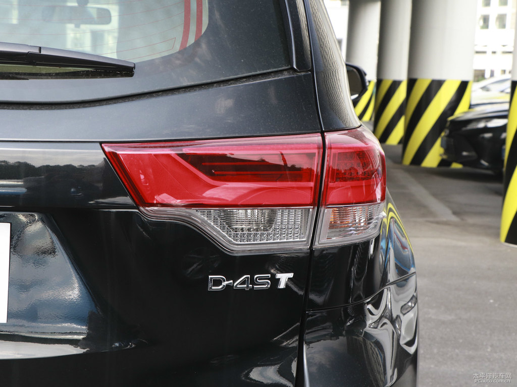 墨晶黑漢蘭達(dá)車尾外觀圖片