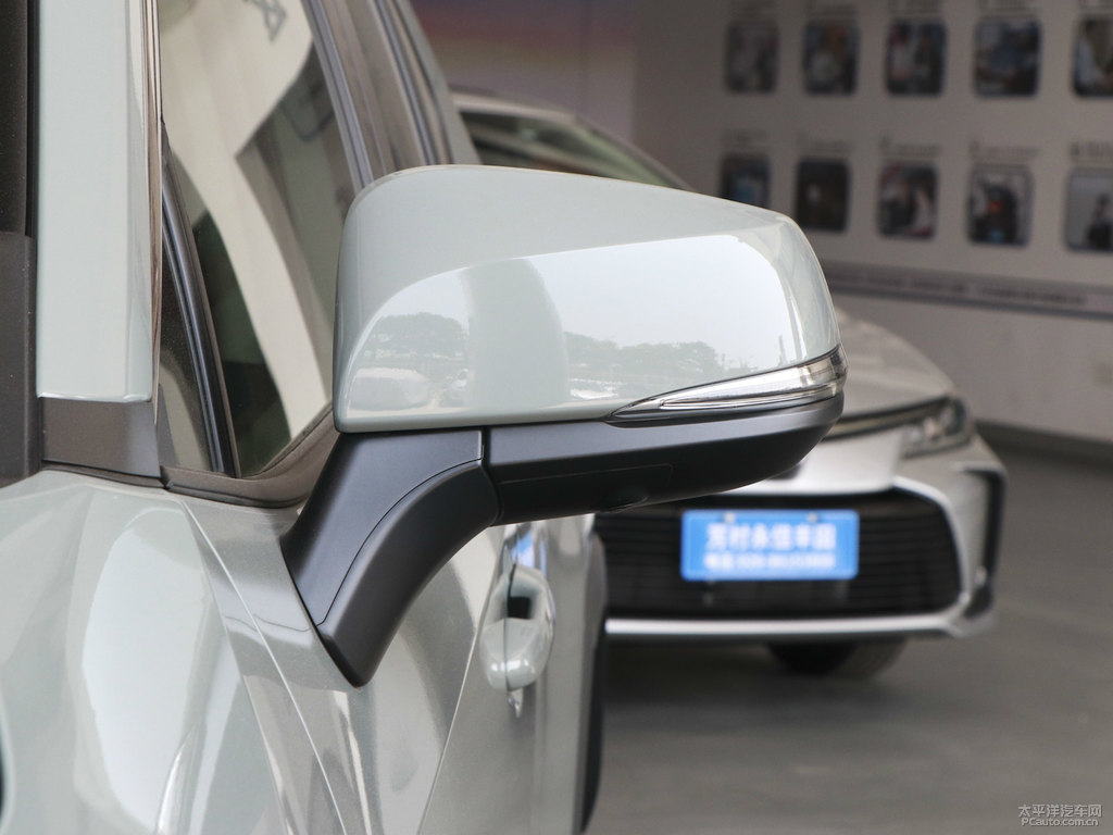 米蘭卡其RAV4榮放車身外觀圖片