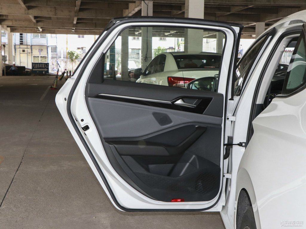 極地白速騰車廂內(nèi)飾圖片