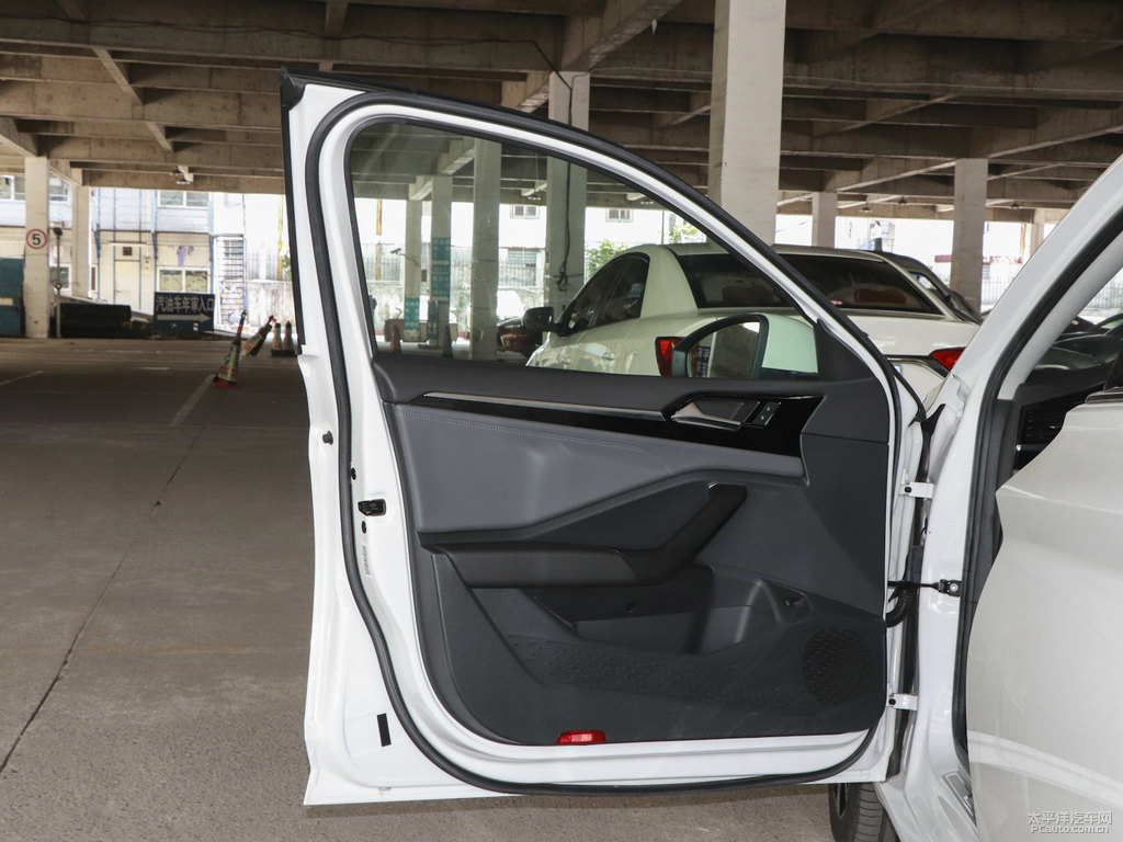 極地白速騰車廂內(nèi)飾圖片