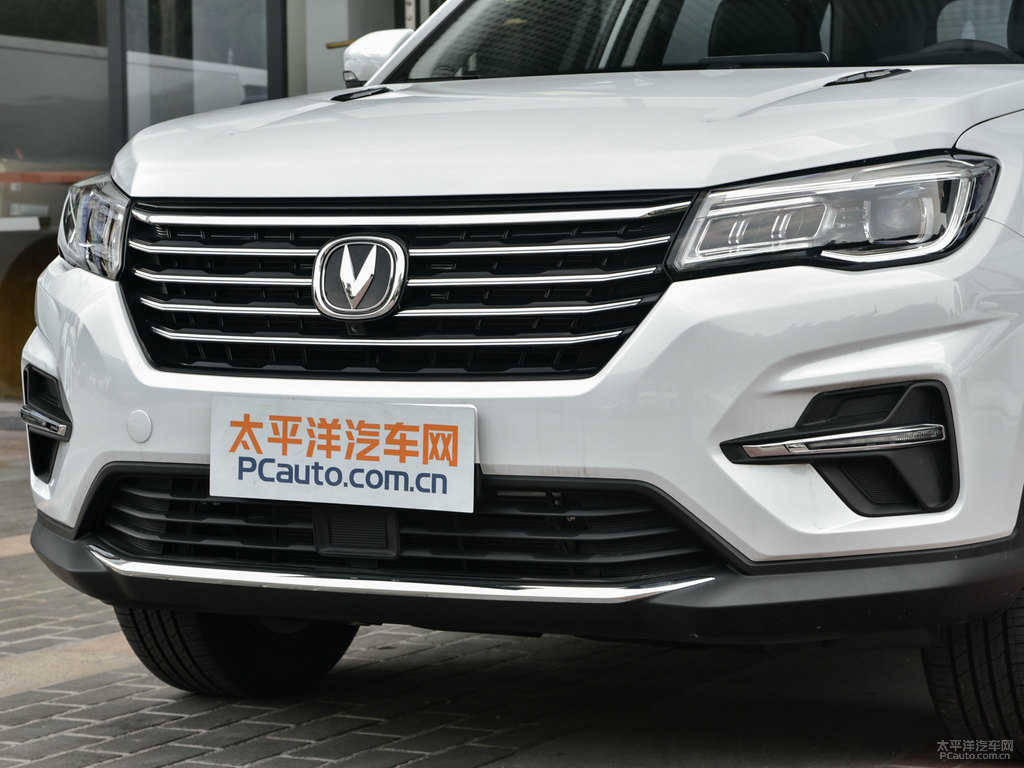 精靈白長安CS75車頭外觀圖片
