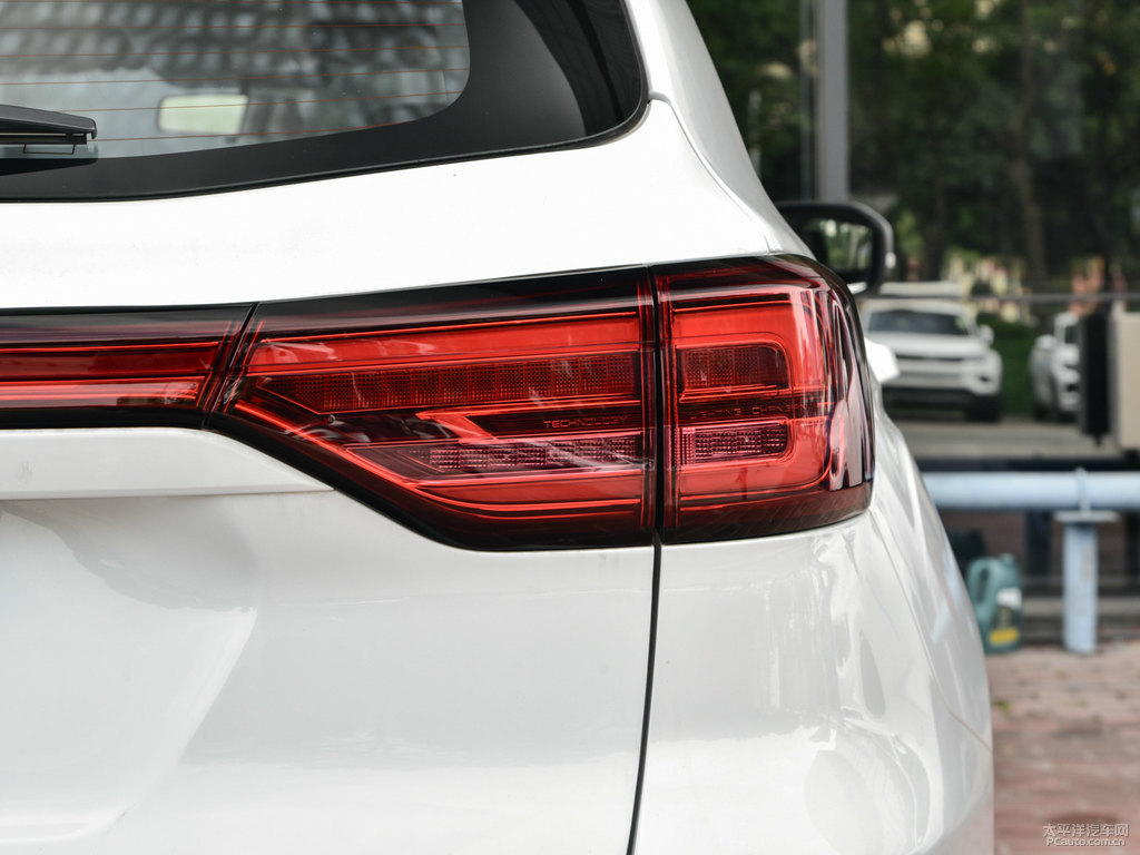 精靈白長(zhǎng)安CS75車(chē)尾外觀圖片