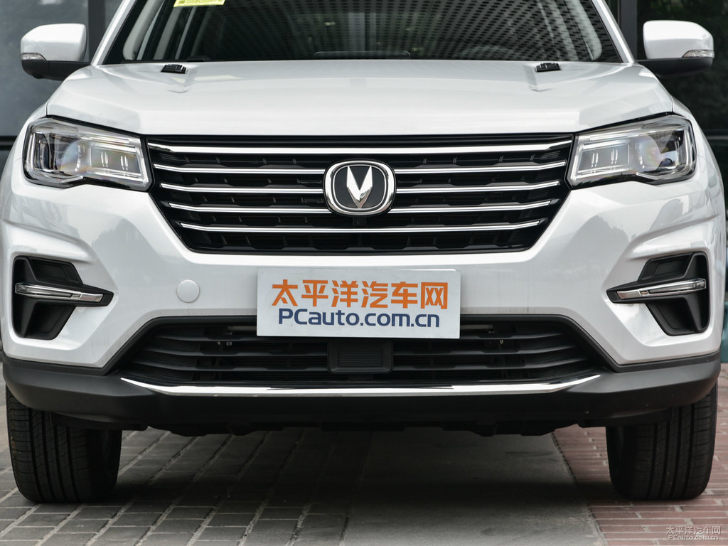 精靈白長安CS75車頭外觀圖片