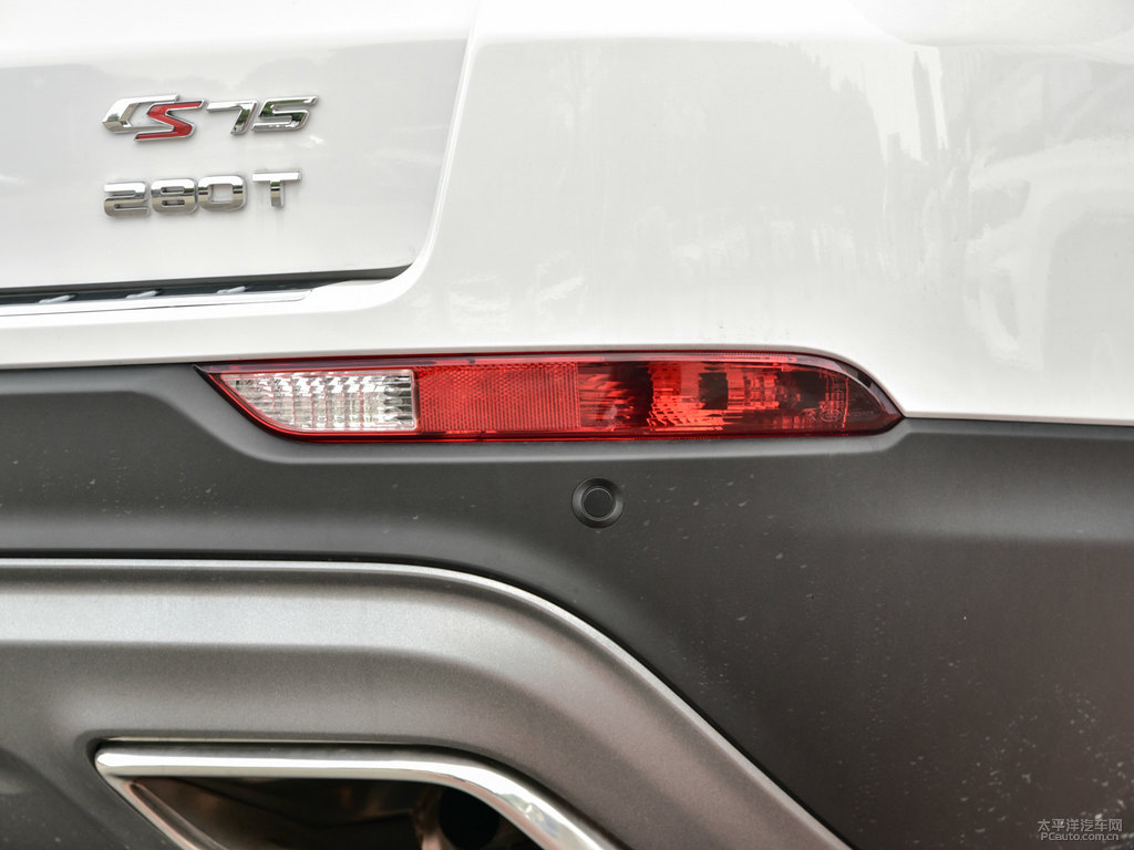 精靈白長(zhǎng)安CS75車(chē)尾外觀圖片