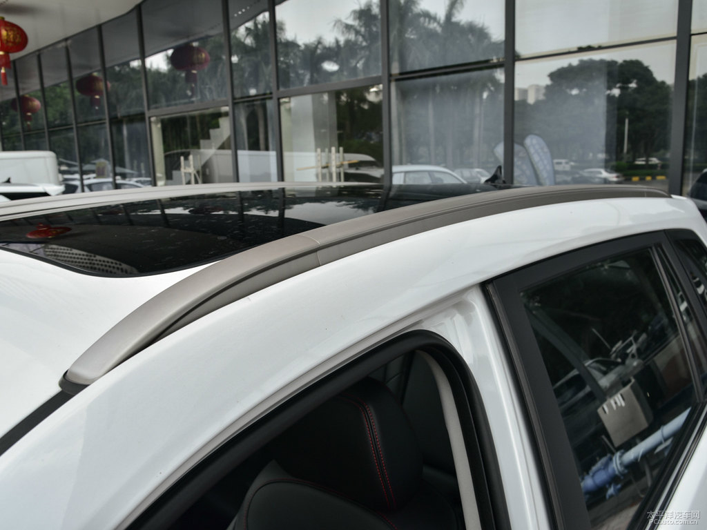 精靈白長安CS75車身外觀圖片