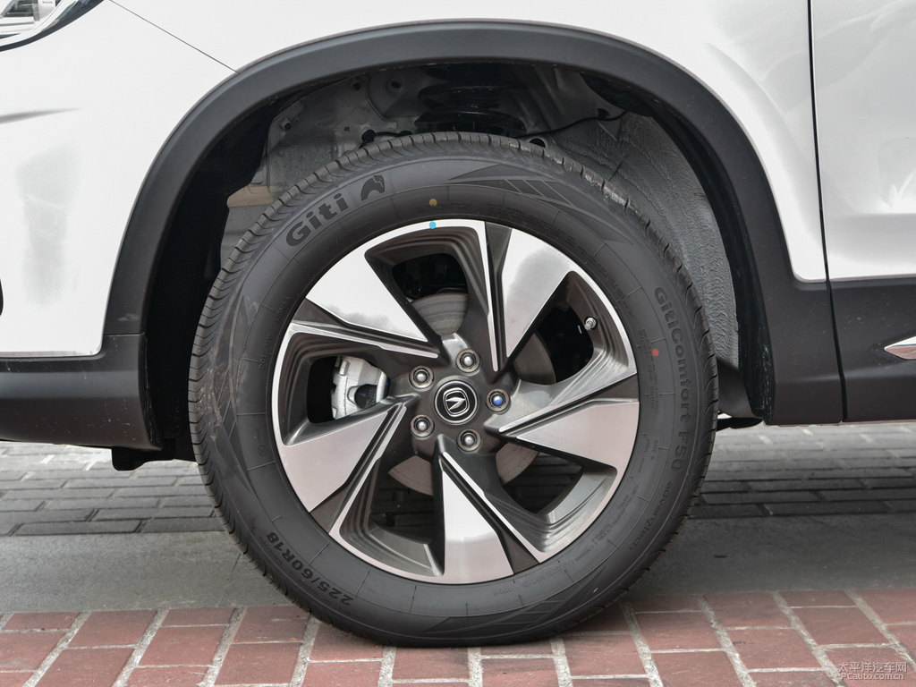 精靈白長安CS75車身外觀圖片