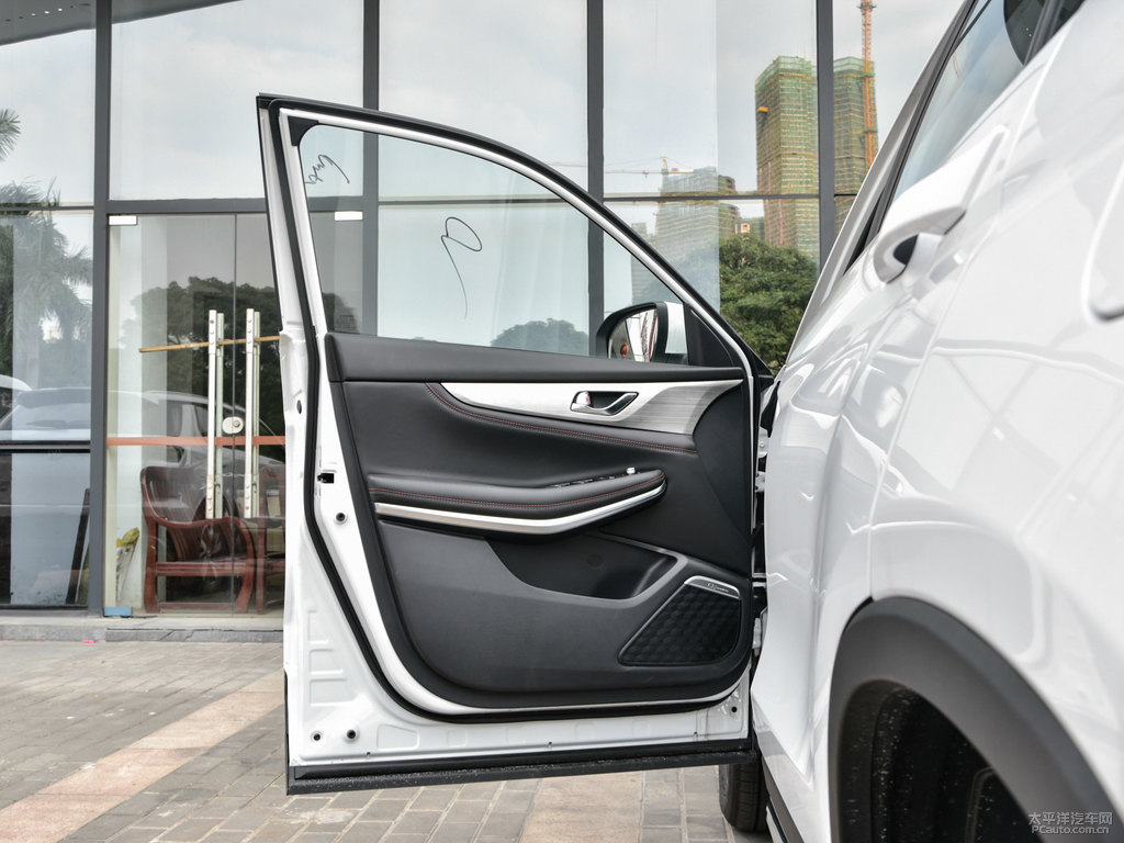 精靈白長安CS75車廂內(nèi)飾圖片