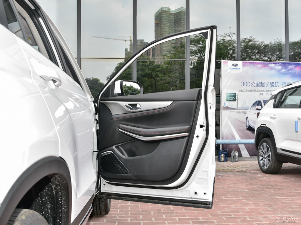 精靈白長(zhǎng)安CS75車廂內(nèi)飾圖片