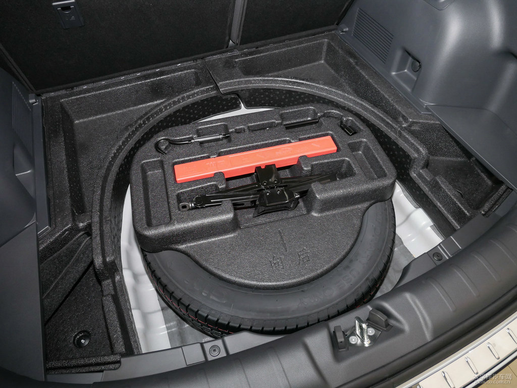 精靈白長安CS75后備廂空間圖片