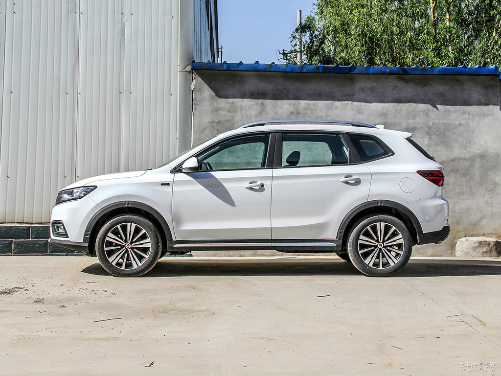 典雅白榮威RX5整車外觀外觀圖片
