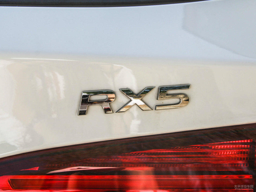 典雅白榮威RX5車尾外觀圖片