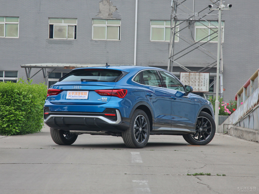 環(huán)礁藍(lán)奧迪Q3 Sportback整車外觀外觀圖片