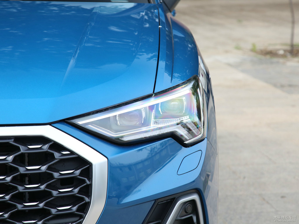 環(huán)礁藍(lán)奧迪Q3 Sportback車頭外觀圖片